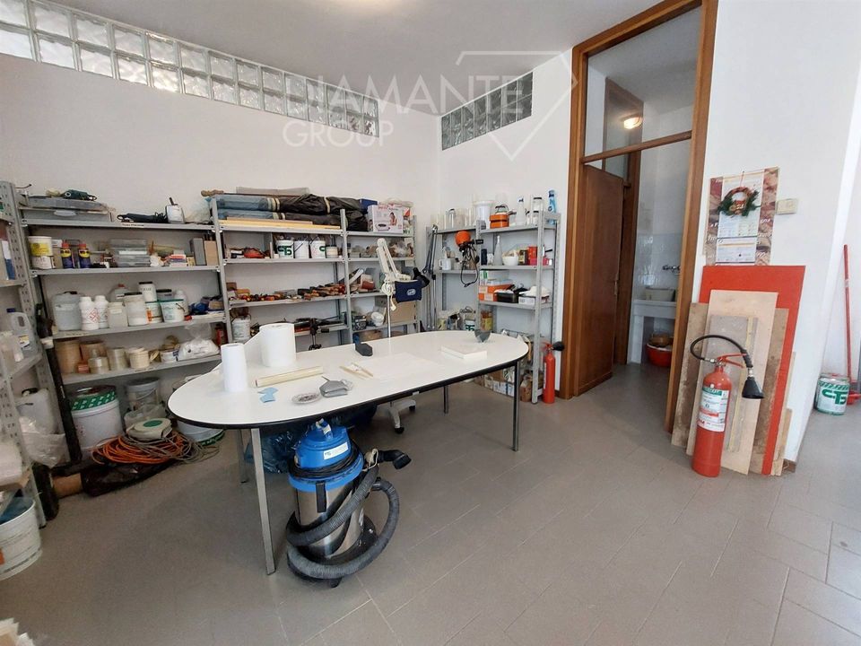L'establiment comercial a Passignano Sul Trasimeno, Perugia - foto 4