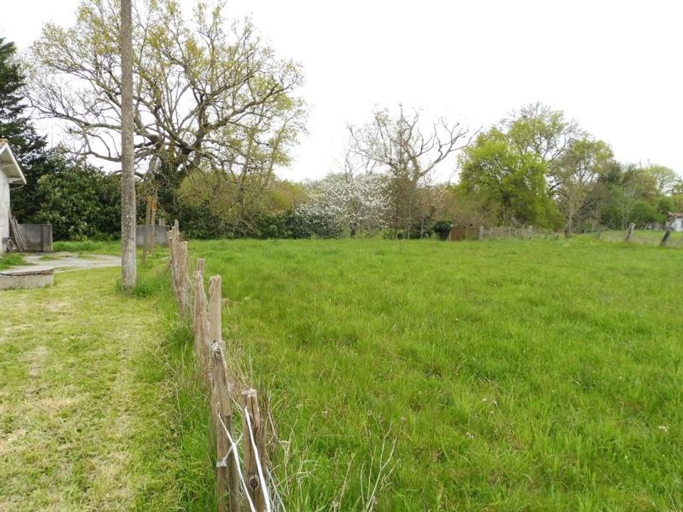 Helårsgrund i Coutras, Gironde - foto 2