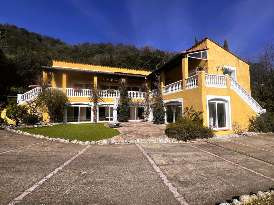 Villa a Arles-sur-Tech, Pyrenees-Orientales - foto 1