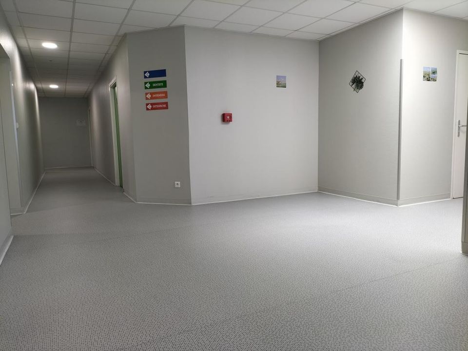 Erhvervsejendom i Estrées-Saint-Denis, Oise - foto 1