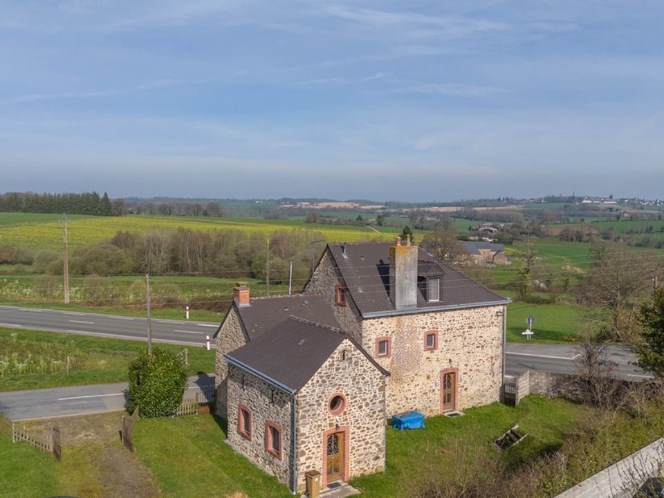 Herregård i Saint-Georges-Buttavent, Mayenne - bilde 1