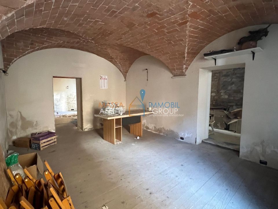 Erhvervsejendom i Carrara, Massa and Carrara - foto 2