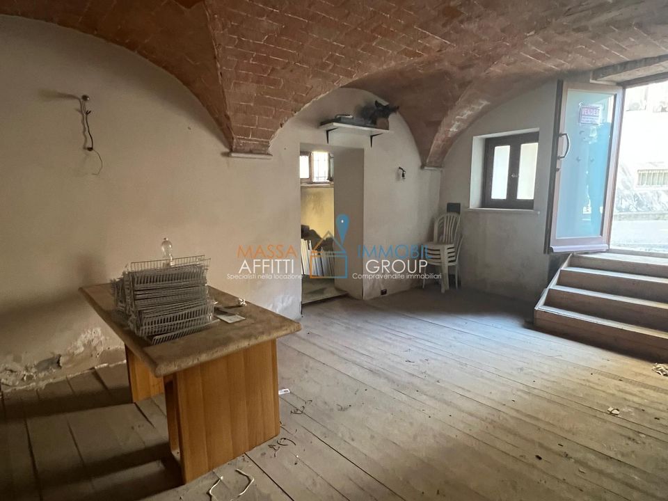Erhvervsejendom i Carrara, Massa and Carrara - foto 4