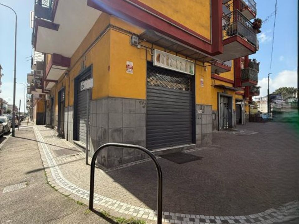 Propriedade comercial em Casoria, Naples - foto 1