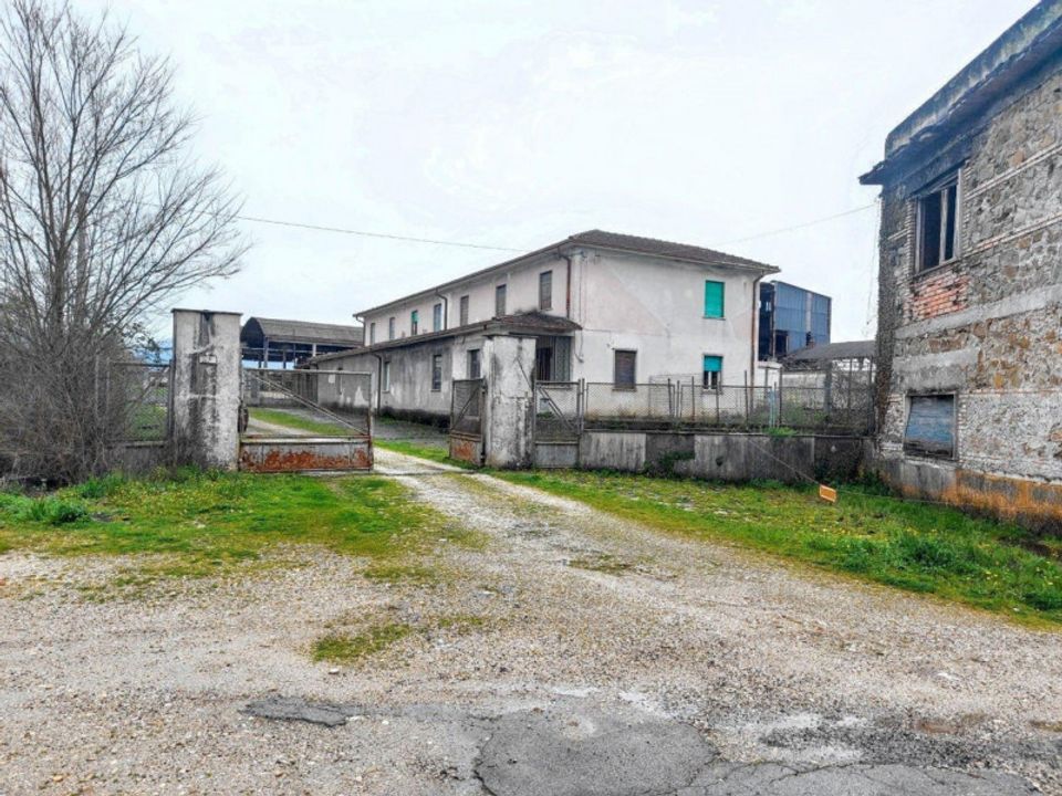 Helårsgrund i Arce, Frosinone - foto 1