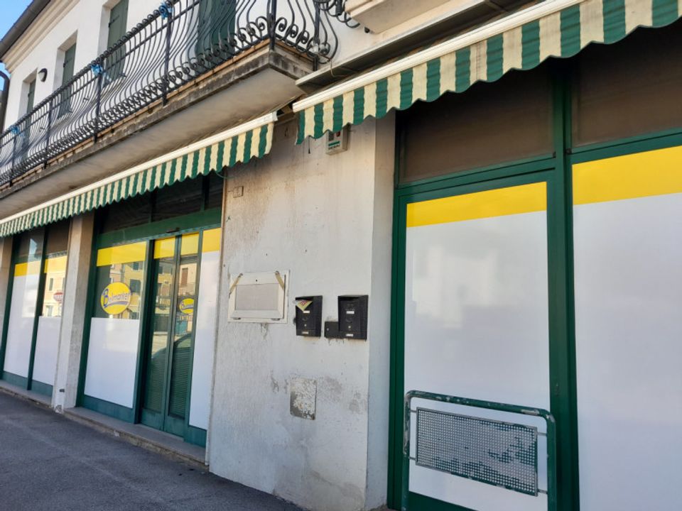 L'establiment comercial a San Pietro Viminario, Padua - foto 1