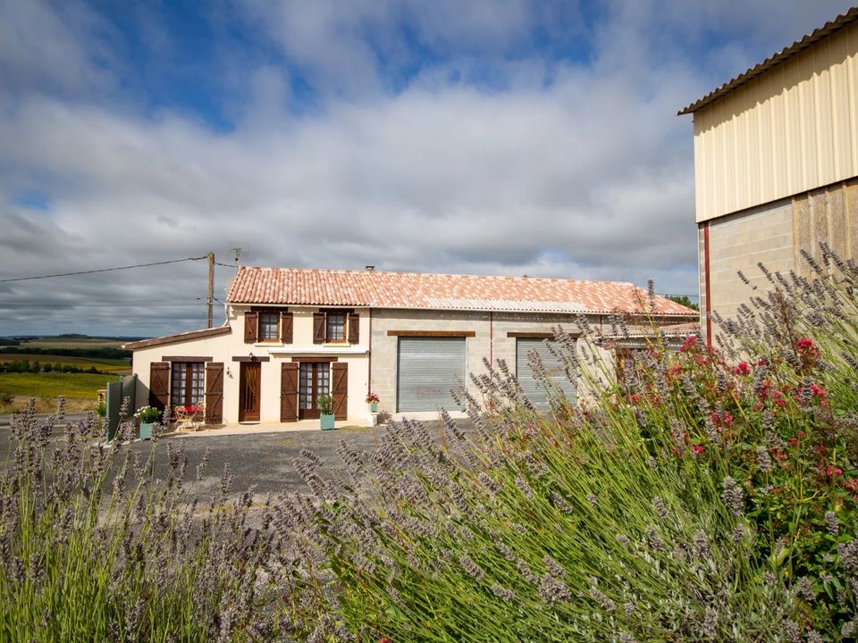 Villa i Gardes-le-Pontaroux, Charente - foto 1
