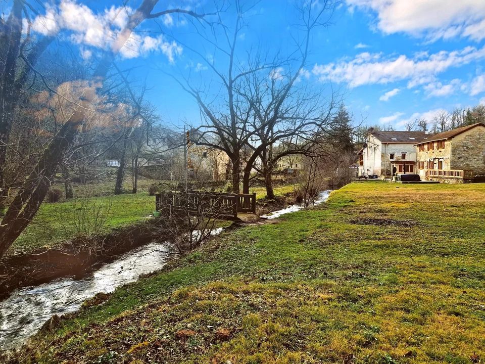 Villa in Villeneuve, Aveyron - photo 1