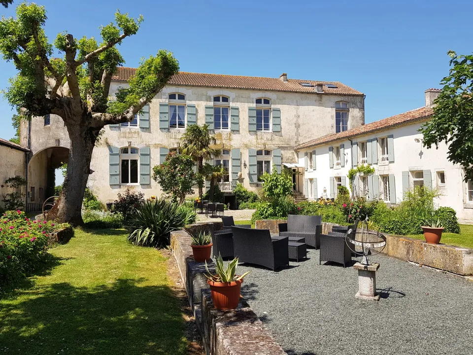 Villa i Saint-Jean-d'Angely, Charente-Maritime - foto 1
