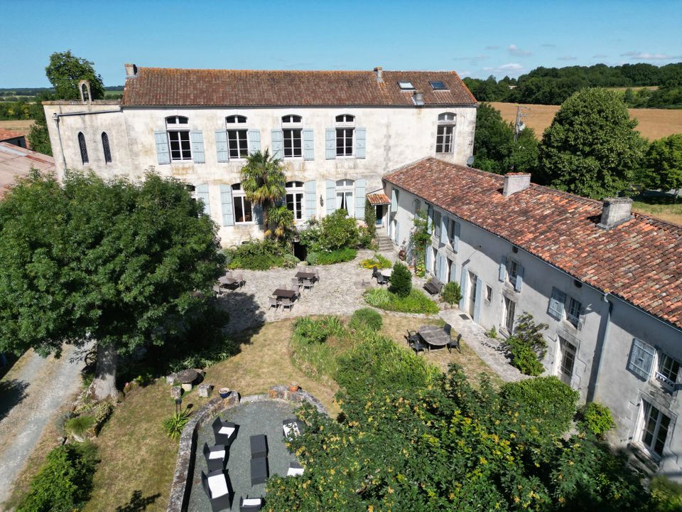 Villa in Saint-Jean-d'Angely, Charente-Maritime - foto 2