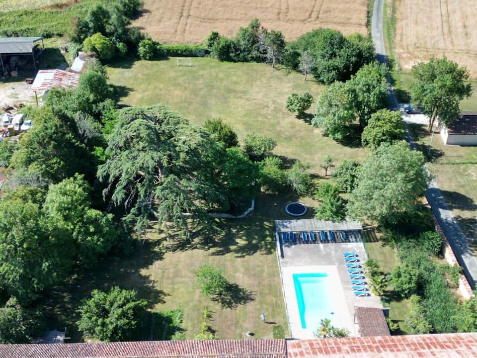 Villa in Saint-Jean-d'Angely, Charente-Maritime - foto 3