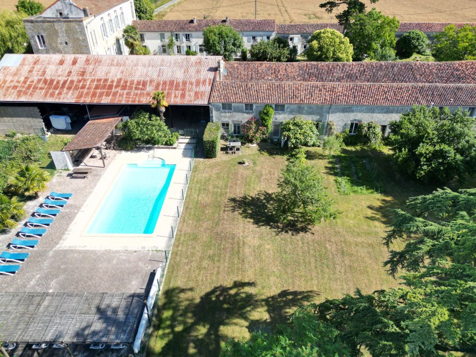 Villa in Saint-Jean-d'Angely, Charente-Maritime - foto 4