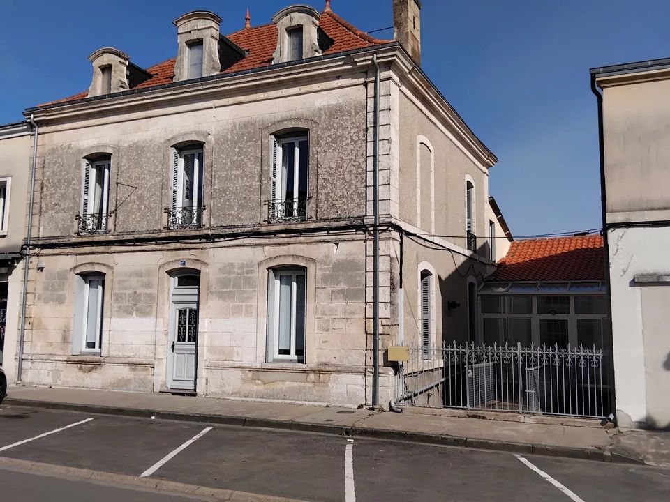Villa en Chalais, Charente - foto 1