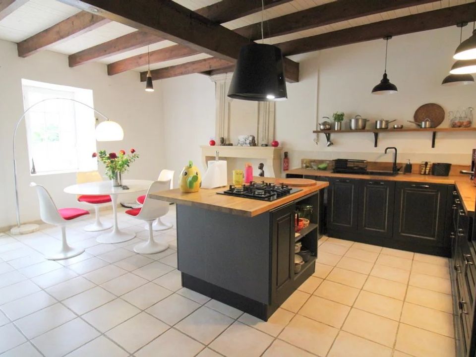 Villa i Saint-Bonnet-Sur-Gironde, Charente-Maritime - foto 2