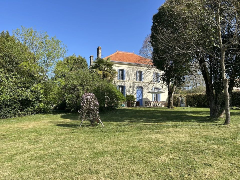 Villa i Mirambeau, Charente-Maritime - foto 1