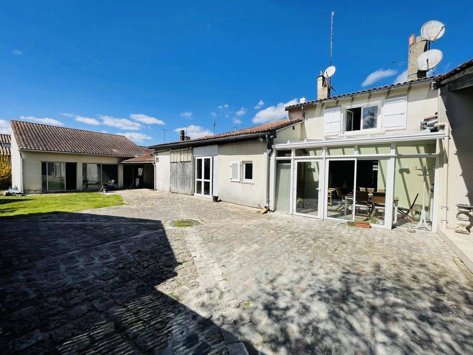 Villa i Barbezieux-Saint-Hilaire, Charente - foto 1