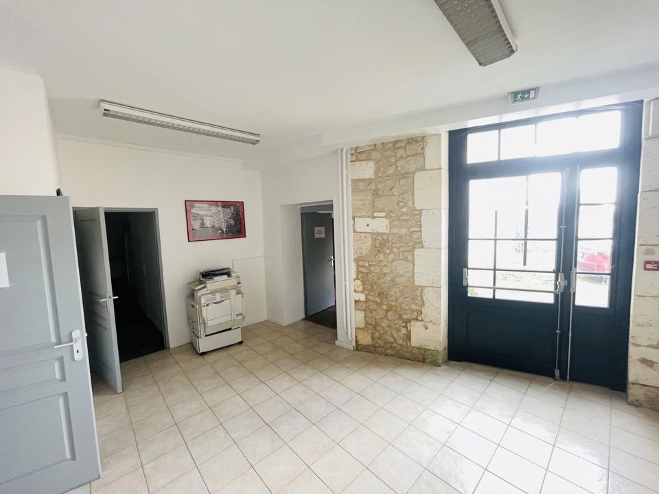 Erhvervsejendom i Barbezieux-Saint-Hilaire, Charente - foto 3