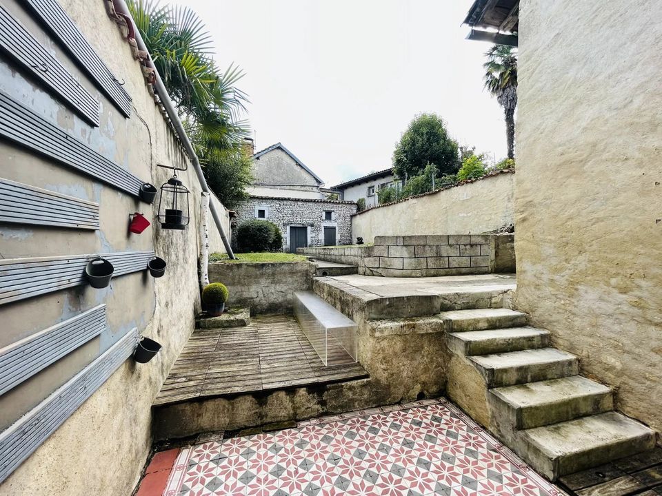 Erhvervsejendom i Barbezieux-Saint-Hilaire, Charente - foto 2