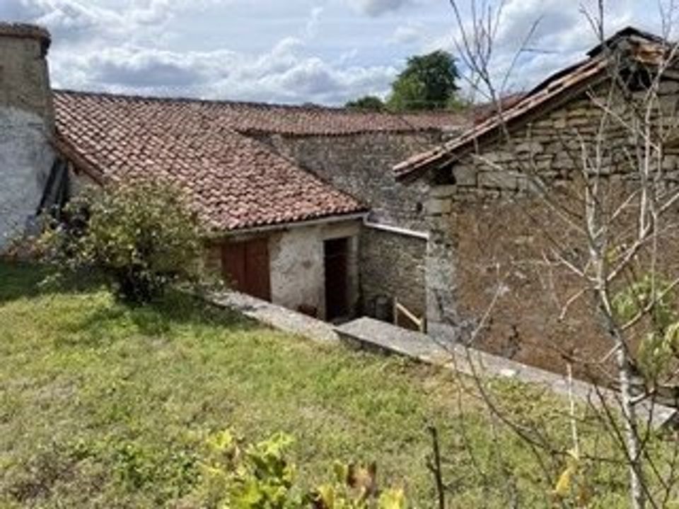 Landsbyhus i Beaulieu-sur-Sonnette, Charente - foto 1