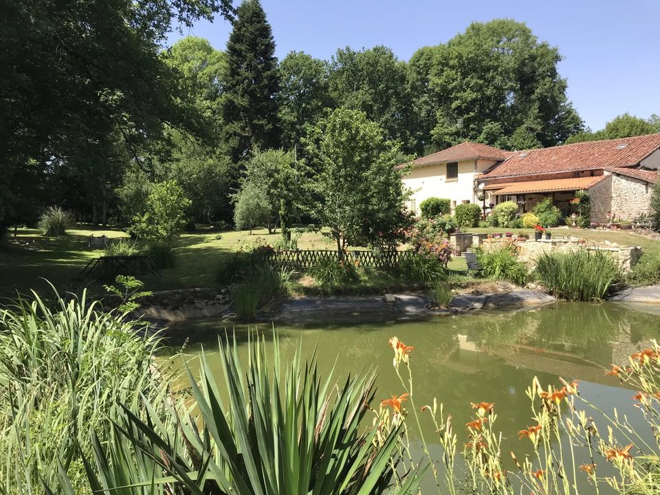 Landsbyhus i Roumazieres, Charente - foto 1
