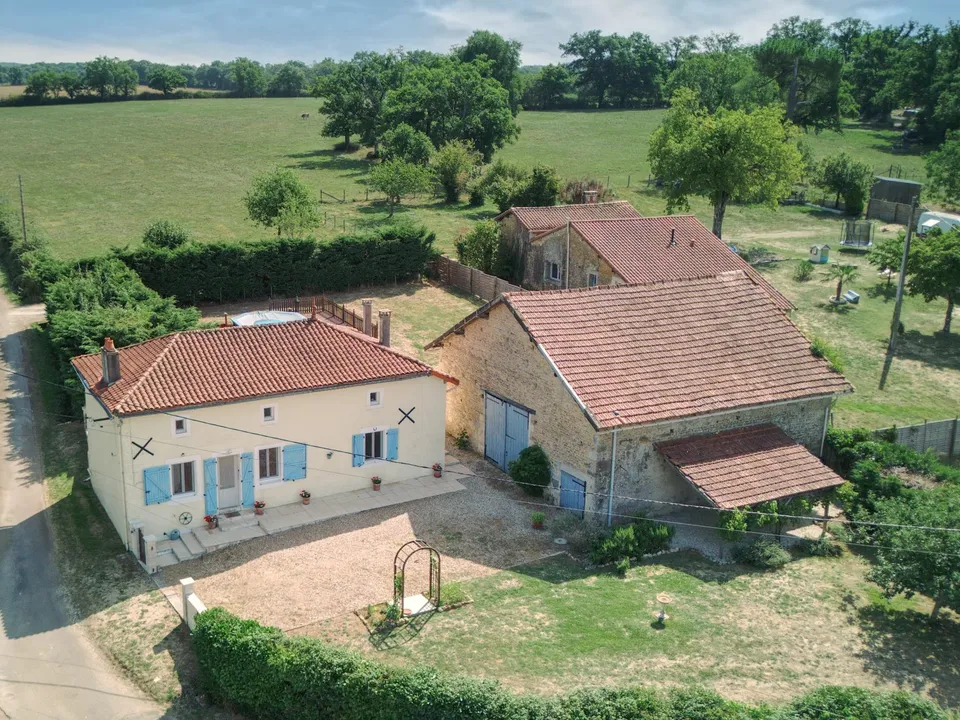 Villa i Pleuville, Charente - foto 1