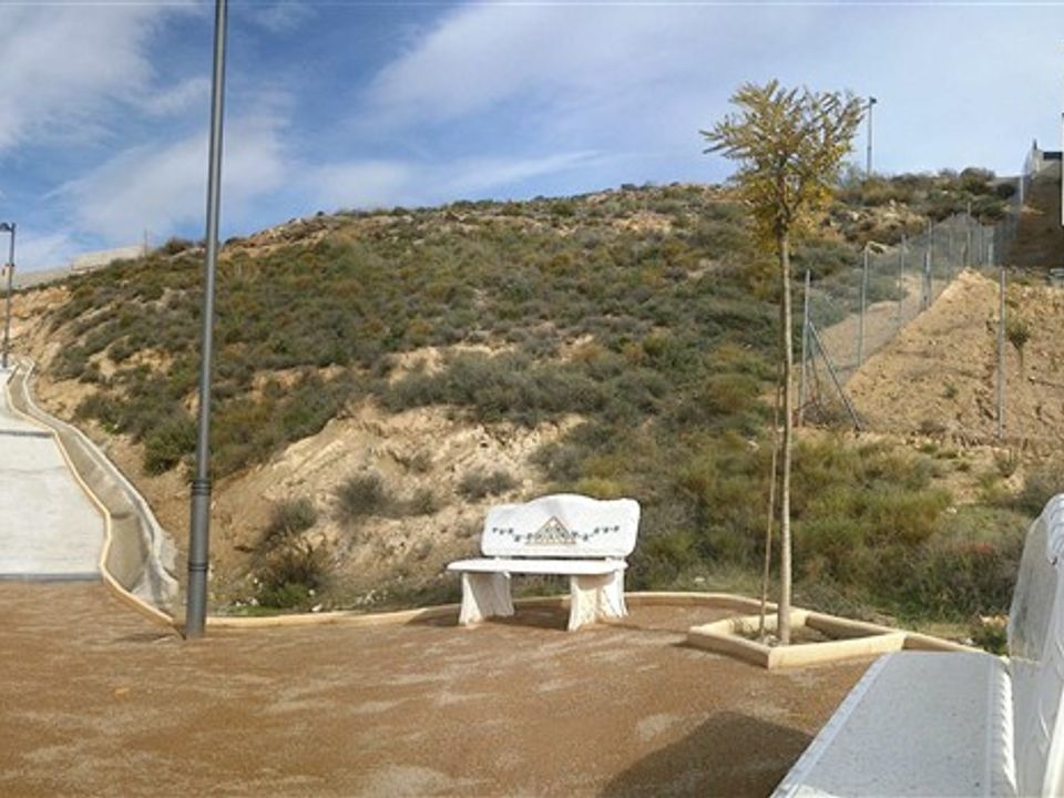 Helårsgrund i La Zubia, Granada - foto 3