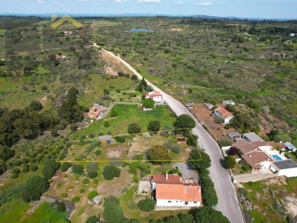 Helårsgrund i Escalos de Baixo, Castelo Branco - foto 1