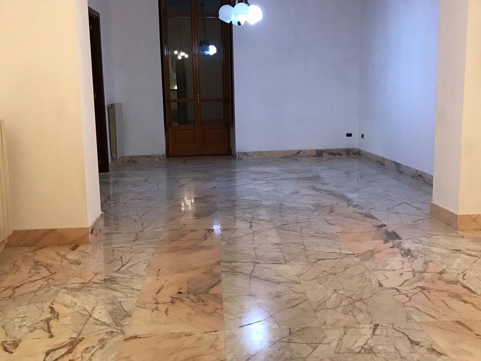 L'establiment comercial a Benevento, Benevento - foto 2