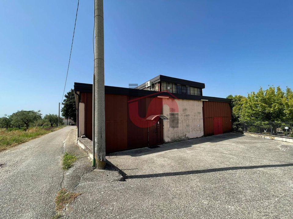 Erhvervsejendom i Pietrelcina, Benevento - foto 1