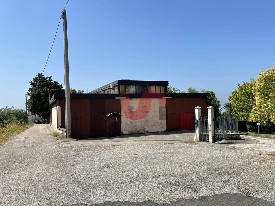 Erhvervsejendom i Pietrelcina, Benevento - foto 4
