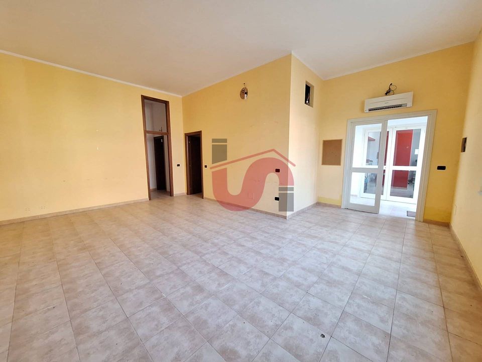 Erhvervsejendom i Benevento, Benevento - foto 1