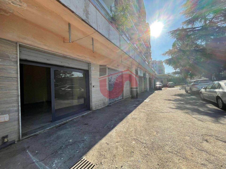 Erhvervsejendom i Benevento, Benevento - foto 1