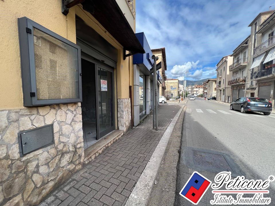 Erhvervsejendom i Fondi, Latina - foto 1