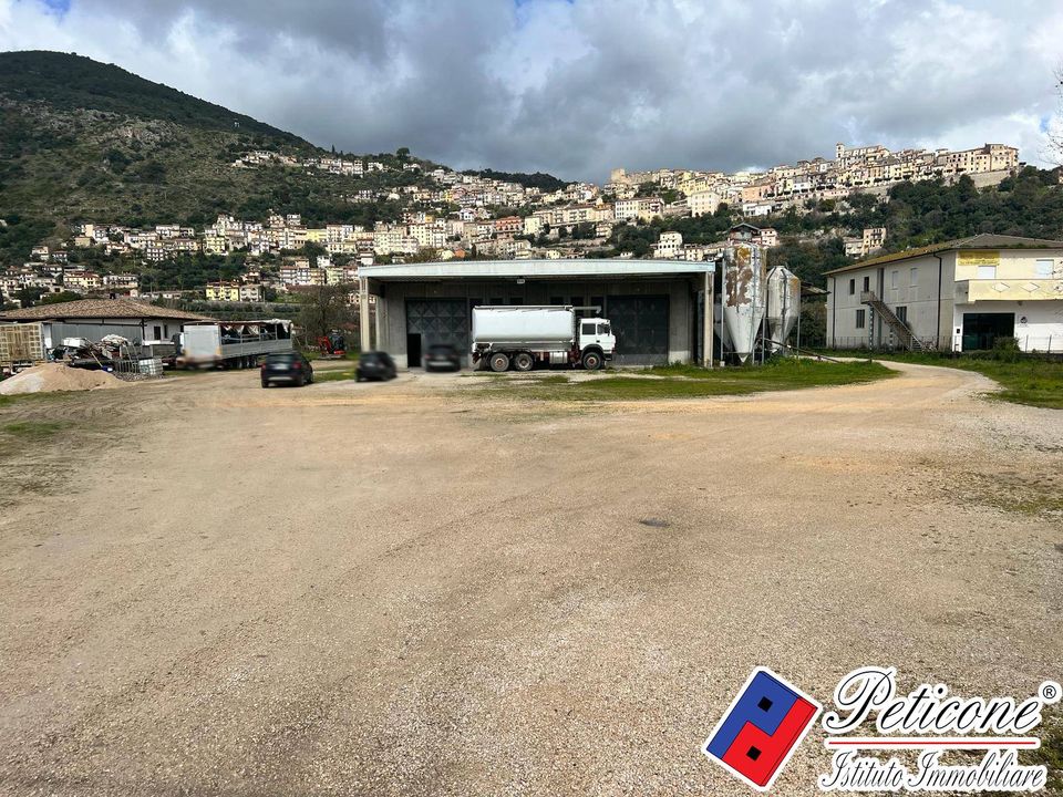 Erhvervsejendom i Monte San Biagio, Latina - foto 1