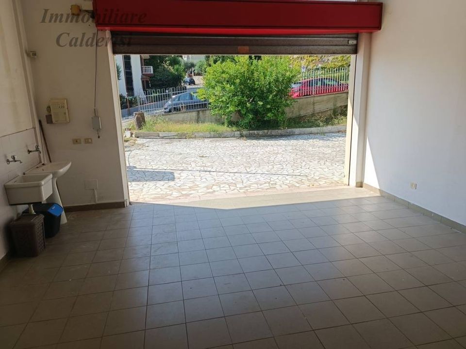 Parkeerruimte in San Benedetto Del Tronto, Ascoli Piceno - foto 4