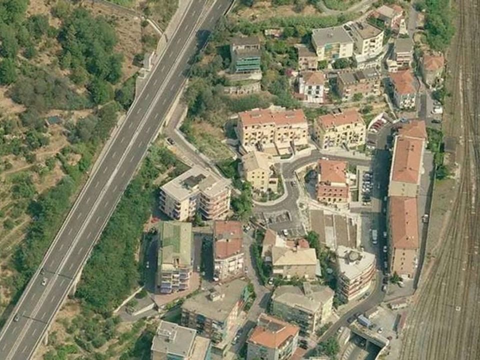 Erhvervsejendom i Savona, Savona - foto 1