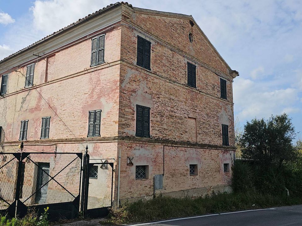 Landejendom i Belvedere Ostrense, Ancona - foto 1