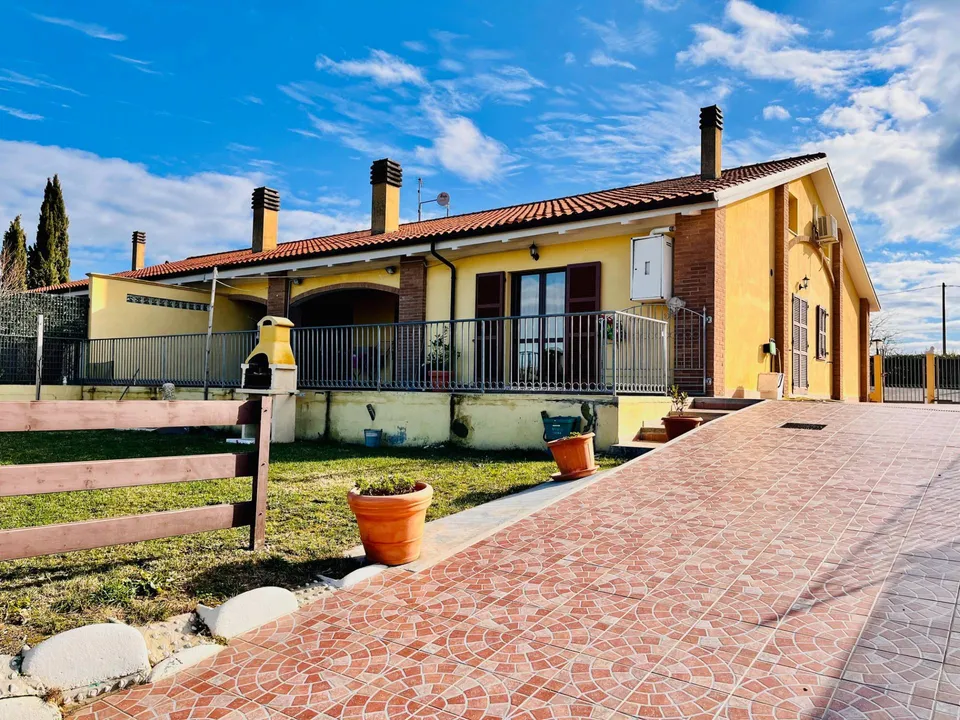 Villa i Monte San Vito, Ancona - bilde 1