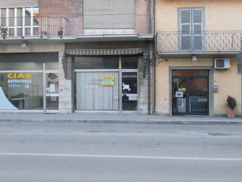 Gewerbeimmobilie in San Benedetto Del Tronto, Ascoli Piceno - Foto 1