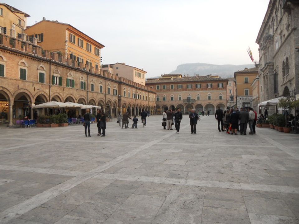 Erhvervsejendom i Ascoli Piceno, Ascoli Piceno - foto 1