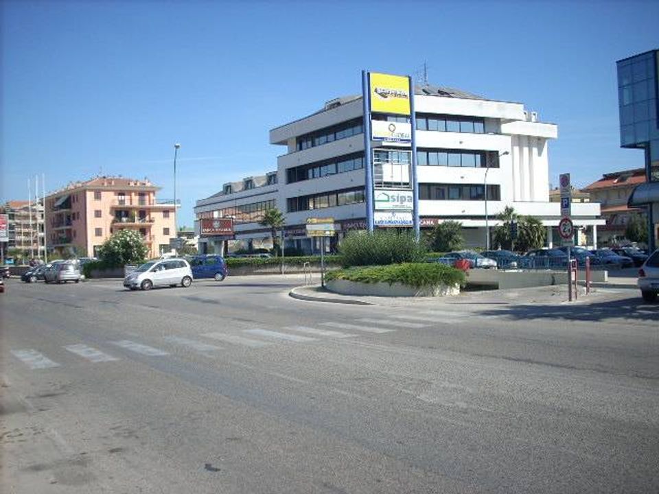 L'establiment comercial a San Benedetto Del Tronto, Ascoli Piceno - foto 2