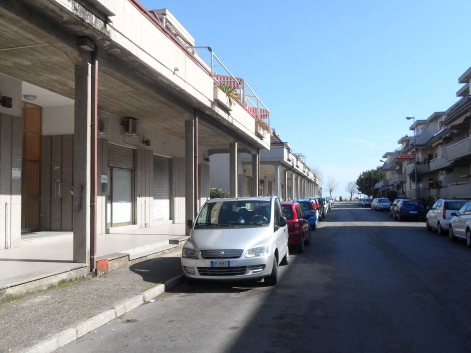 Erhvervsejendom i Martinsicuro, Teramo - foto 1