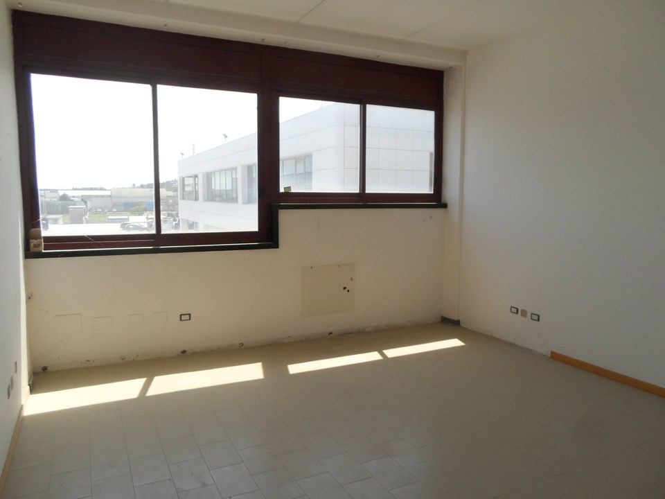 Commercieel vastgoed in San Benedetto Del Tronto, Ascoli Piceno - foto 1