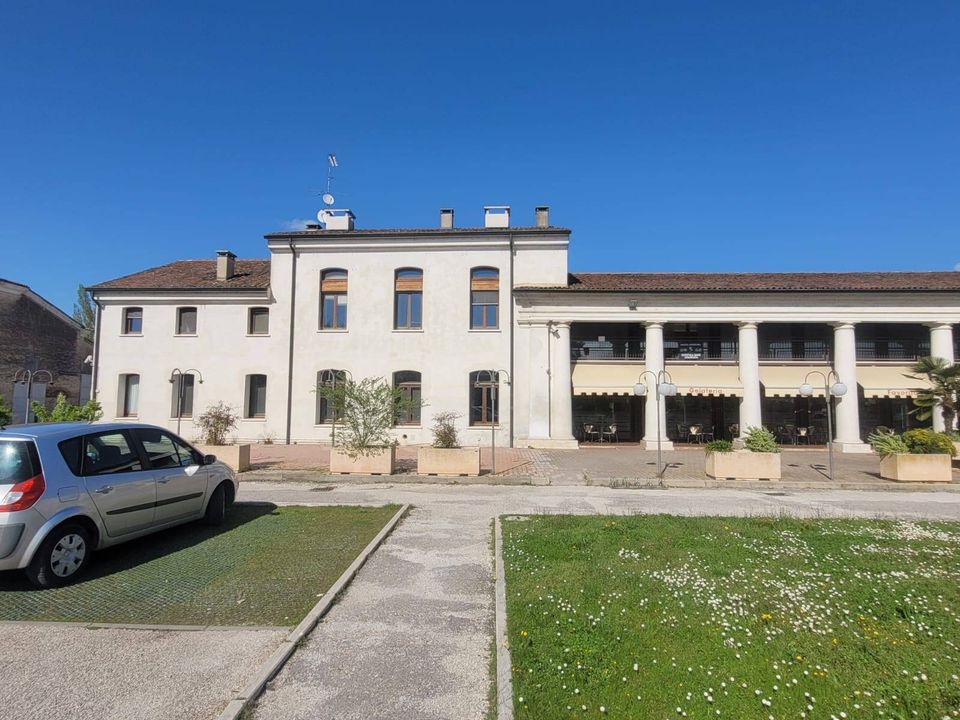 Erhvervsejendom i Roncoferraro, Mantua - foto 1