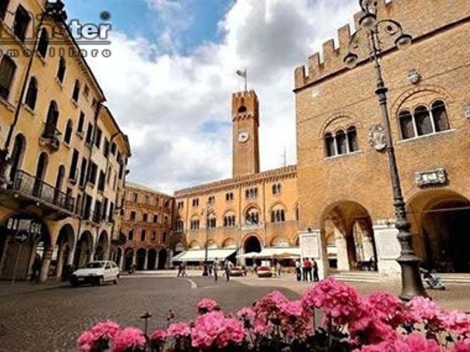 Erhvervsejendom i Treviso, Treviso - foto 1