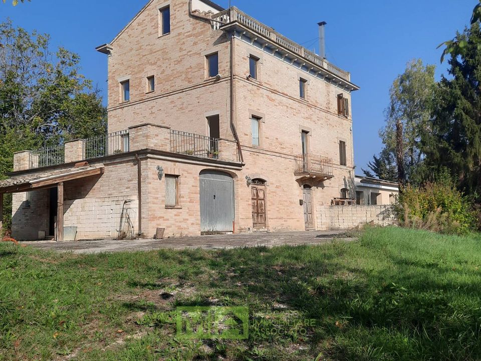 Masia a Monte San Pietrangeli, Fermo - foto 1