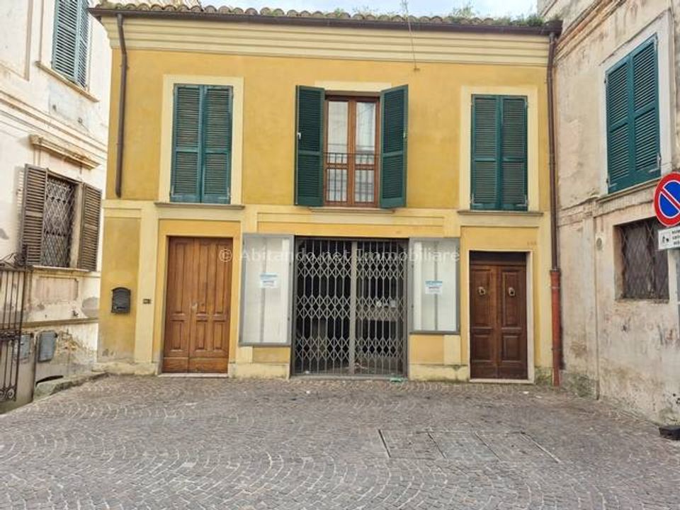 Commercial property in Penne, Pescara - photo 2