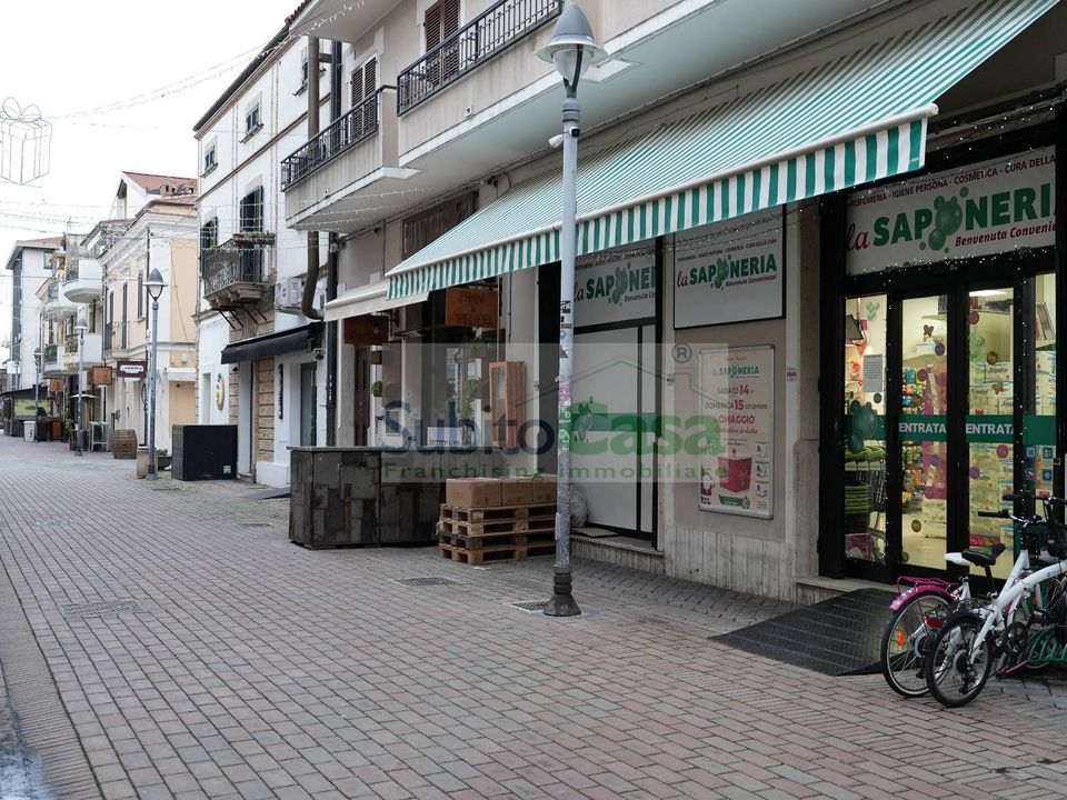 Erhvervsejendom i Roseto degli Abruzzi, Teramo - foto 3