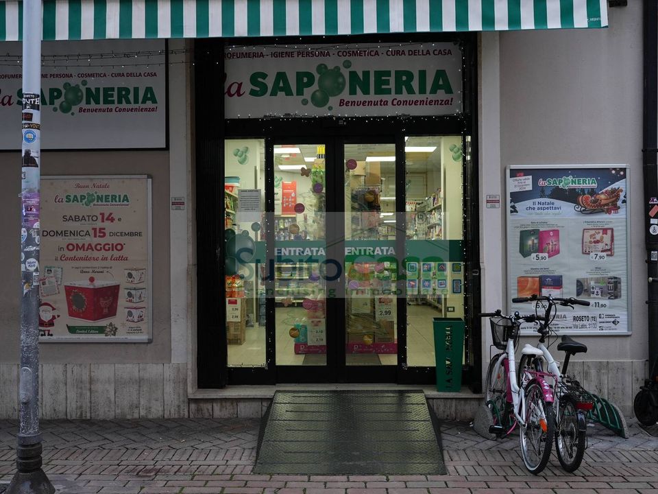 Erhvervsejendom i Roseto degli Abruzzi, Teramo - foto 4