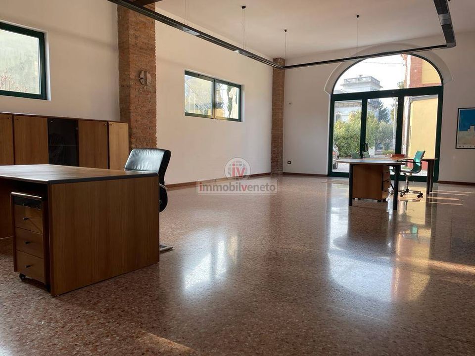 Erhvervsejendom i Montebello Vicentino, Vicenza - foto 1